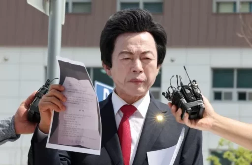 Huh Kyung-young, arrested on charges of sexual assault, suddenly complains of ‘abdominal pain’ in detention.