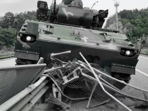 Armored vehicle collides with ‘central divider’ in Chungju… Concerns raised over continued military accidents and “collapse of discipline”