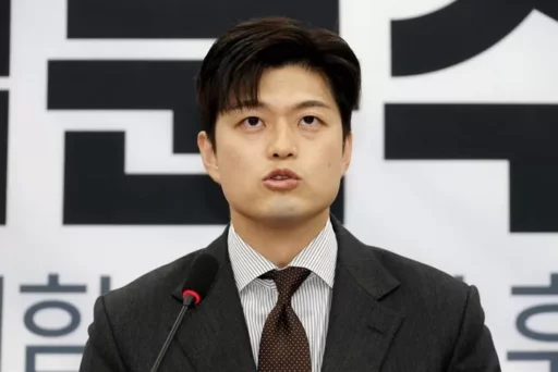 The ruling party suggests “Let the presidential candidate’s spouse debate live on TV”… What did Lee Jun-seok say when asked?