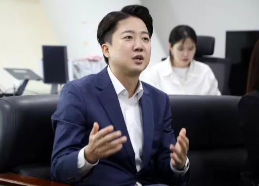 Lee Jun-seok: “If Kim Yong-tae were in front of me, he would have been scolded”… Anger over the proposal for a candidate spouse debate