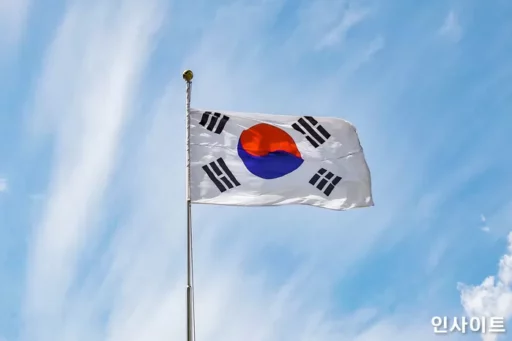 A pile of taegukgi discarded in a garbage bag… police investigation results have been released