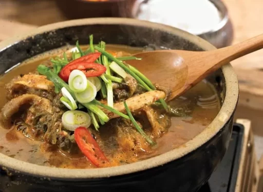 Won by a 1-vote margin… The story of how treating someone to a bowl of ‘chueotang’ the day before the election led to the cancellation of the chairman’s election.