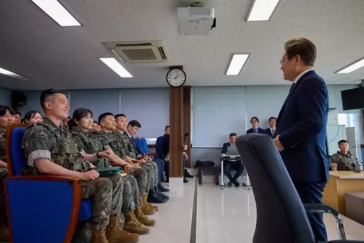 President Lee Jae-myung visits military unit: “The people trust your loyalty”