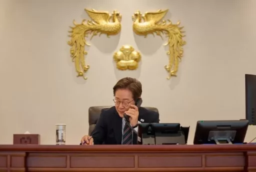 President Lee Jae-myung, who has posted on social media daily since taking office, says, “The most important mission of politics is…”
