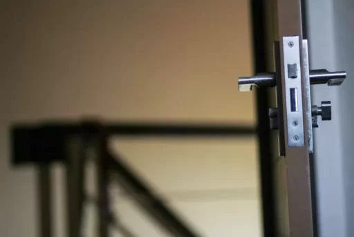 “I’ll hang up the door handle,” then vanished after taking money… A new type of carrot scam that victimized 64 people.
