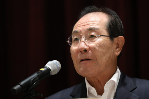 Chairman trying to take back 73 billion won worth of shares given to his son to give to his daughter… Reason revealed