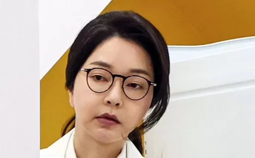 Mrs. Kim Keon-hee hospitalized at Asan Medical Center ahead of the special prosecutor’s investigation.