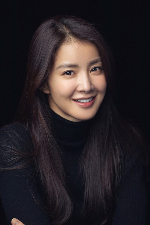 Lee Si-young donates 100 million won to Asan Medical Center for children patients.
