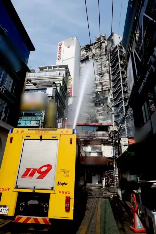 50-Year-Old Woman Causes Fire in 36 Retail Stores After Flicking Cigarette Butt