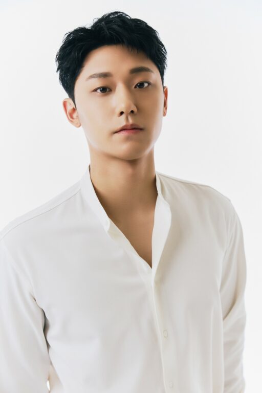 Lee Do-hyun confirms first project after discharge… ‘Grand Galaxy Hotel’, leading role