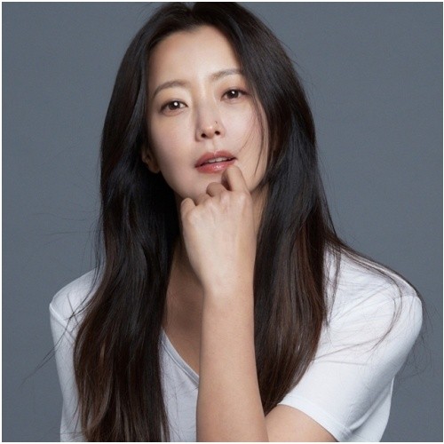 “Forty, Adulthood Has Arrived”…Kim Hee-sun Returns with ‘Womance’ Drama