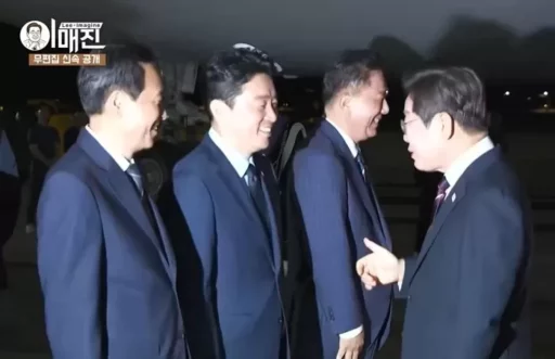 “Glad I Wasn’t Here”… Secretary General Kang Hoon-sik’s Reaction to President Lee Jae-myung’s Joke Upon His Return