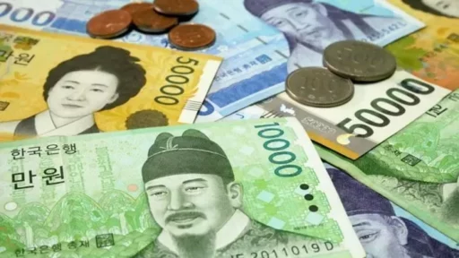 “6 out of 10 workers say ‘It’s hard to live a decent life with a minimum wage of 10,030 won'”