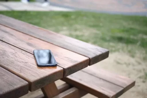 70-Year-Old Grandfather Claims Taking ‘Smartphone’ from Outdoor Table at Restaurant to Subway Station is Not Theft