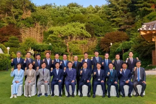 “Ability More Important Than Regime”… The Reason President Lee Jae-myung Decided to Retain the Agriculture Minister Appointed by Yoon