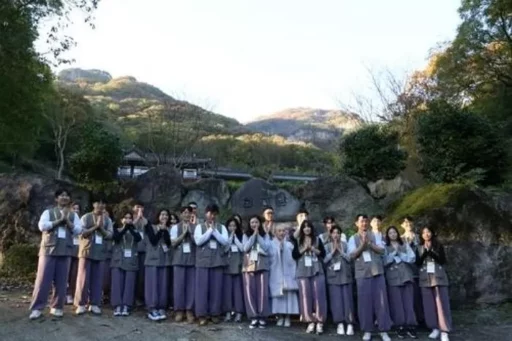 “Buddhist Version of ‘I Am Solo’: Two Couples Formed as Monks Get Married”