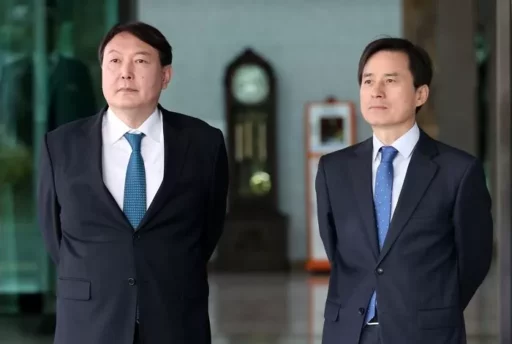 The Special Prosecutor for the Internal Affairs has imposed a travel ban on former President Yoon.