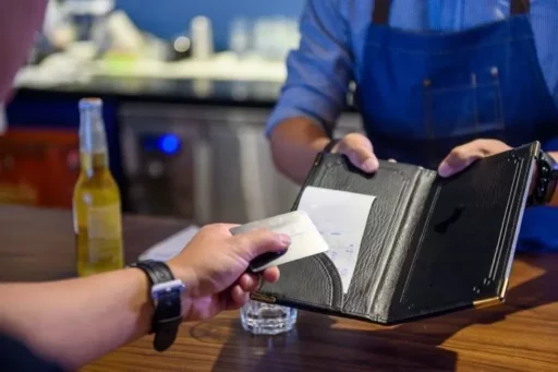 “Checked Someone Else’s Bill and Ran Away”… The Story of a Frustrated Pub Owner