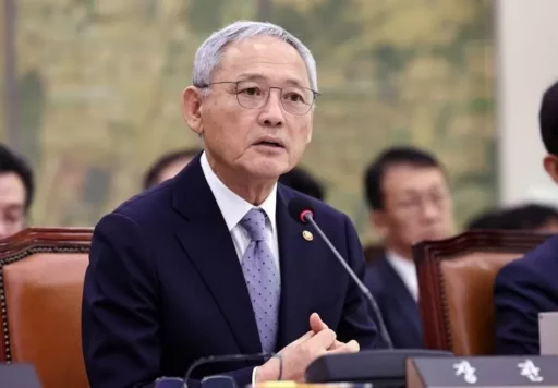 You In-chon, after ’embedding’ figures from the Park blacklist in the Lee Jae-myung government, submitted his resignation.