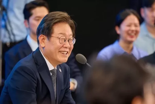 “Please revive the bar examination so that even those born with a ‘dirt spoon’ can succeed” – Response from President Lee, who passed the bar exam.