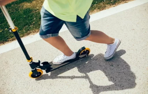 “50s Driver Who Took Elementary School Student on Scooter Across the Central Line and Drove Them to the Police Station Fined 8 Million Won”