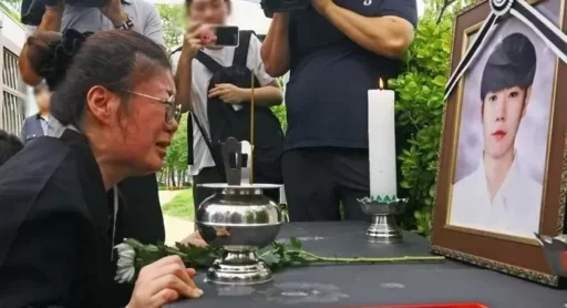 A young man in his 20s dies while installing an air conditioner in extreme heat… the penalty received by the employment company left the bereaved family in tears.