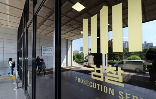 20s man arrested in the act for trying to enter Seoul Central District Prosecutors’ Office with a machine gun and live ammunition