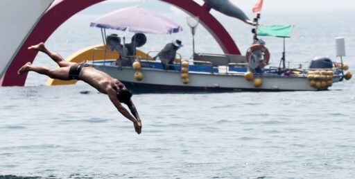 20s Diving in Gwangyang Valley… Hits Head on a Rock and Suffers ‘Lower Body Paralysis’