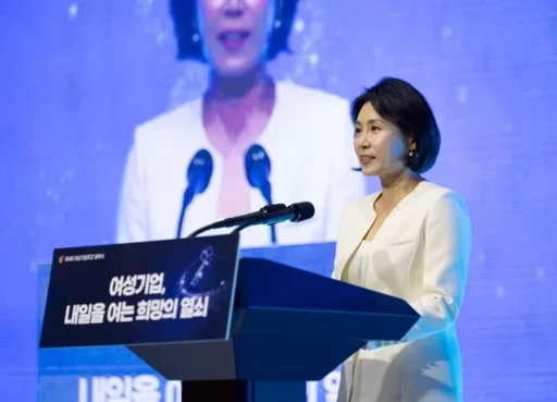 Mrs. Kim Hye-kyung’s first solo activity… Meets with women entrepreneurs and urges them to “take the lead in overcoming the crisis.”