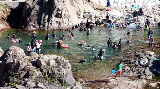 8-year-old child playing in the water with family in a valley… drowned and died