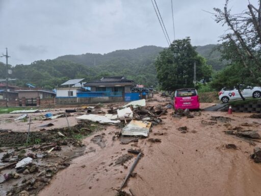 Two Residents Trapped in Landslide While Working on Drainage in Gongju, Chungnam “Rescued Safely”