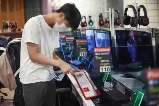 “I was told that my hourly wage would be raised if I did a good job… After working for 9 days, a 23-year-old part-timer questioned, ‘You said you would raise it.'”