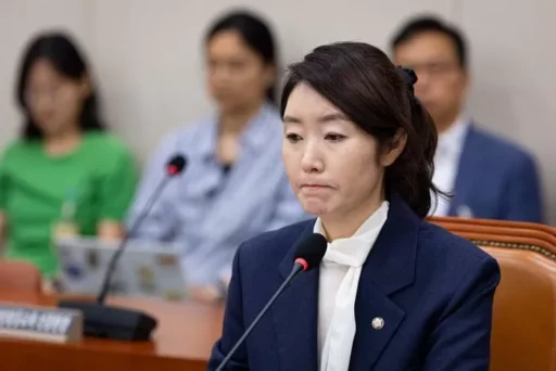 Kang Sun-woo, who was clarifying allegations of relocation for school enrollment, became emotional while mentioning his ‘child with developmental disabilities.’