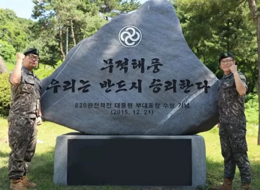 “Soldiers Who Found an Elderly Person in Their 90s Collapsed on the Shoulder During the Heat Wave… ‘Successfully Rescued as Trained'”