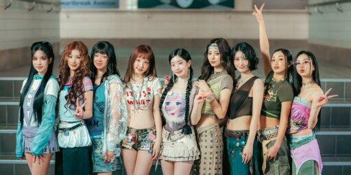 TWICE, World Tour New… “All Venues, 360-Degree Open”