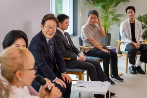 President Lee Jae-myung sheds tears over the report ‘I was completely deceived’… “Thinking of my sister who left for the heavenly realm first”