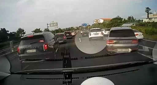 The congested commute in Jeju Island… A ‘miracle’ occurred with the ambulance siren after a man collapsed from cardiac arrest.