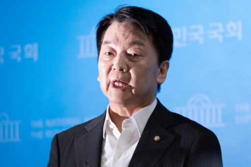 Ahn Cheol-soo suddenly targets President Lee… “Are you considering commemorating the Chinese army like Kim Jong-un?”
