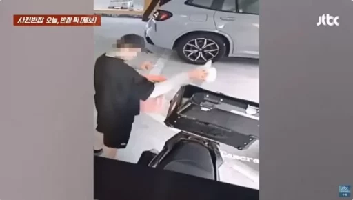 Man Throws Trash on Someone Else’s Motorcycle and Runs Away… Shocking Reaction Caught on CCTV Footage