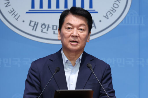 Ahn Cheol-soo demands resignation from Kim Moon-soo… “Kim Moon-soo, who sacrificed the presidency, should decide his own future.”