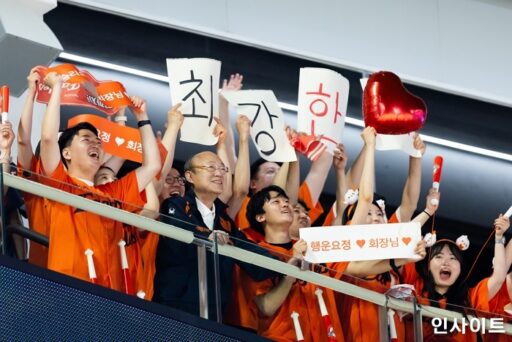 “See You Soon in Daejeon” Hanwha Chairman Kim Seung-yeon Keeps Promise… Cheers for Eagles Even in the Heatwave
