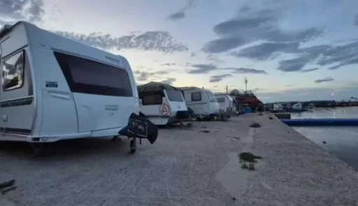 “Campers Parking Their Caravans in a Prime Spot at Yangyang Hujinhang and Disappearing… ‘Nuisance Reservations'”