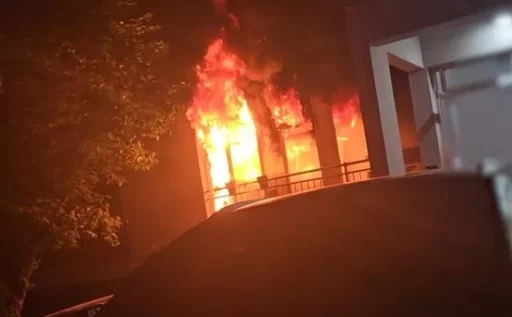 Arsonist Set Fire Claiming Cat’s Gaze Offended Him… Police Officer Knocking on Door Saved 65 Residents by Warning of Fire