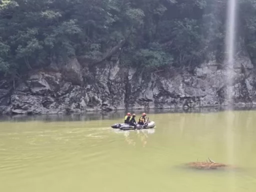Body of teenage male found in Gapyeong Deokhyeon, mother still missing