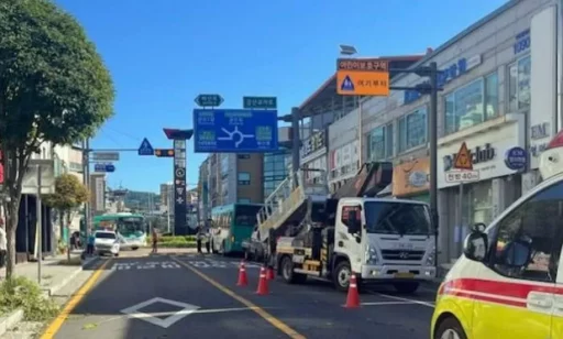 City bus hits workers pruning street trees… “1 worker dead, 1 seriously injured”
