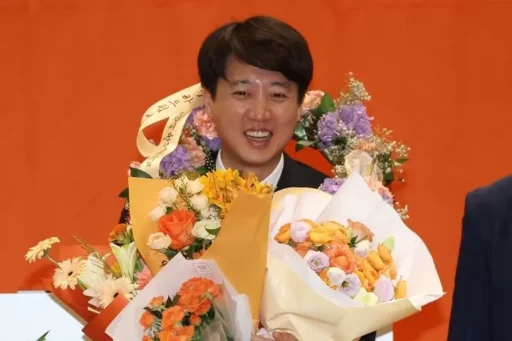 Lee Jun-seok Returns as ‘Party Leader’ of the Reform Party, “Everything Will Be Redesigned”
