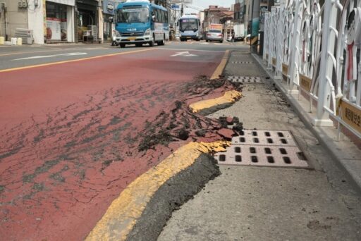 The asphalt melted in the scorching heat… Ulsan’s roads are ‘soggy’ like ice cream.