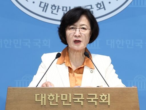 Democratic Party expels Lee Chunseok over ‘suspicion of hidden stock trading’… appoints Choo Mi-ae as the new chairman of the Legislation and Judiciary Committee