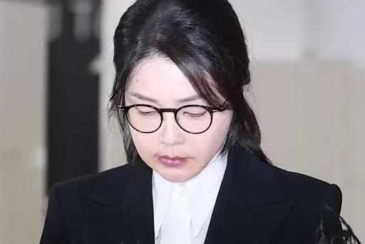 Kim Geon-hee: “The Van Cleef necklace was bought 15 years ago in Hong Kong as a gift for my mother and I wore it after borrowing it.”