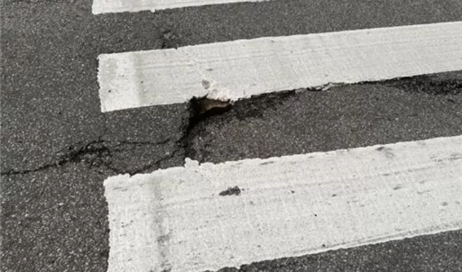 Korea Road Traffic Authority “Be Careful When Crossing the Road”… Frequent Asphalt Deformation Due to Summer Heat Waves